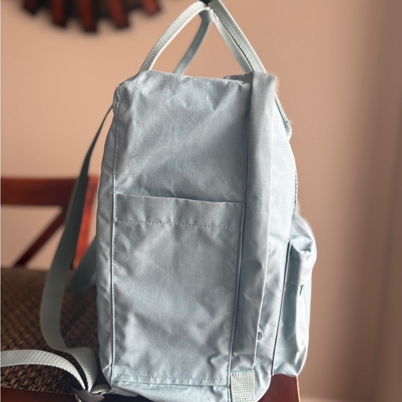 Fjällräven Kånken Light Blue Backpack - Picture 2 of 5